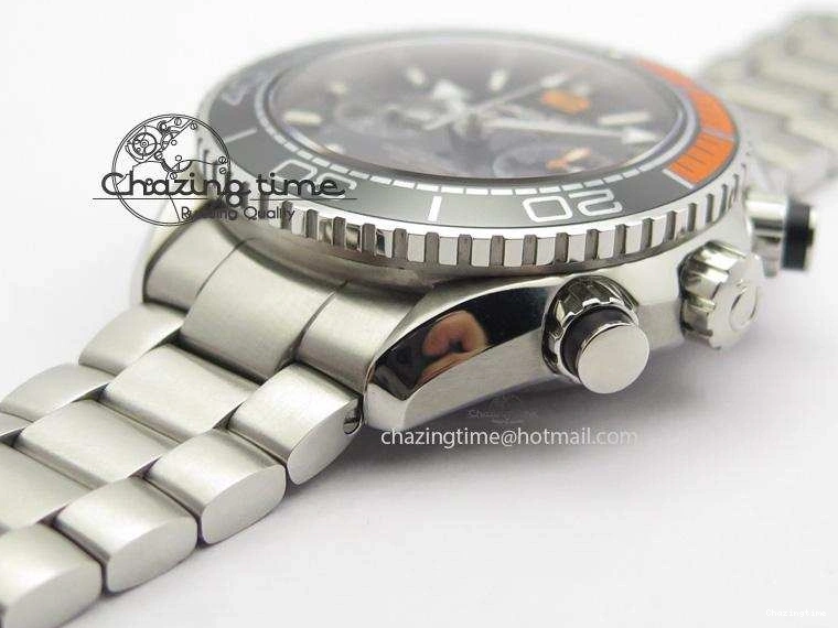 0715 UrbanChic Master Chronometer 45mm SS JHF Black Dial On SS Bracelet A 8248